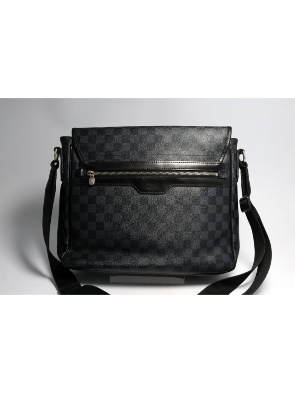 Louis Vuitton Damier Graphite Daniel Leather Shoulder - Picture 2 of 10